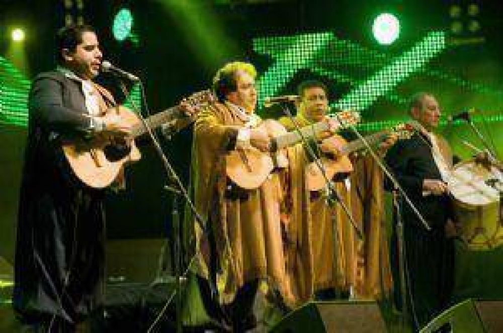 Los Manseros Santiague�os y Silvia Pacheco coparon la quinta del festival