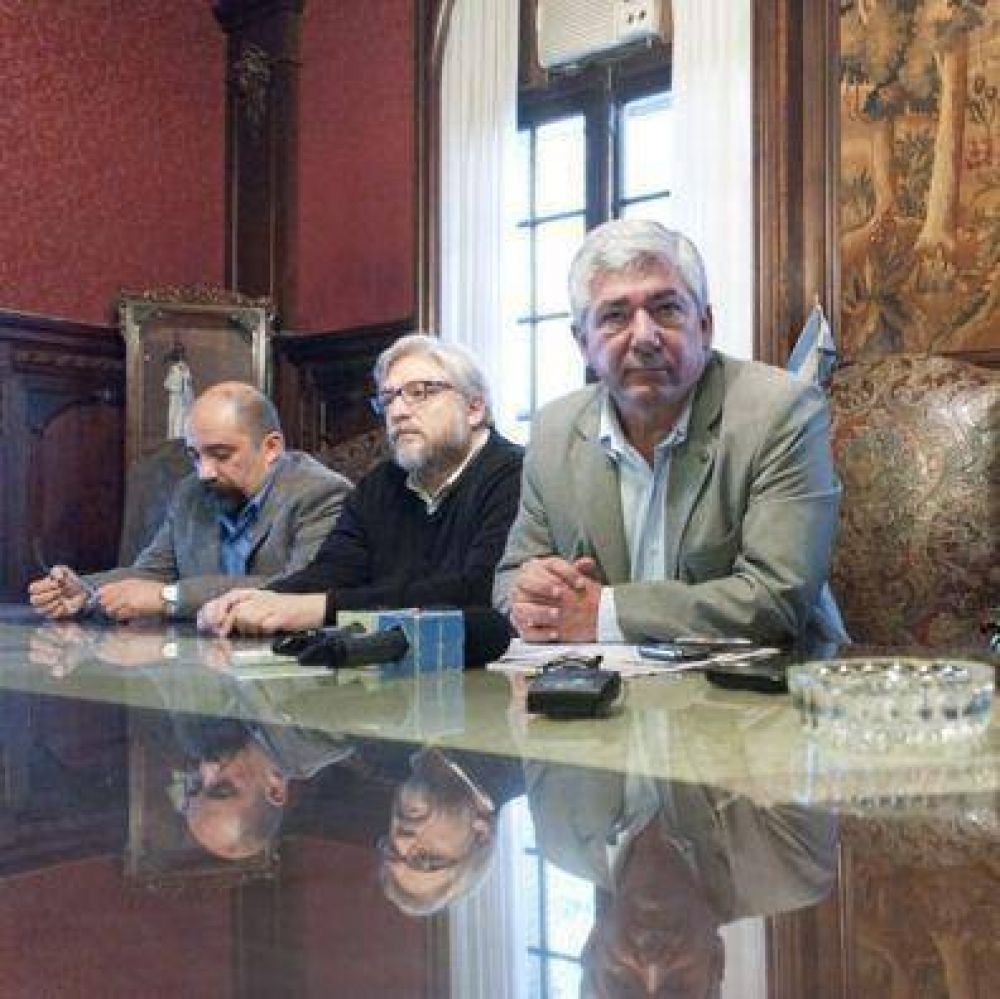 "Trabajan para ocultar la realidad"