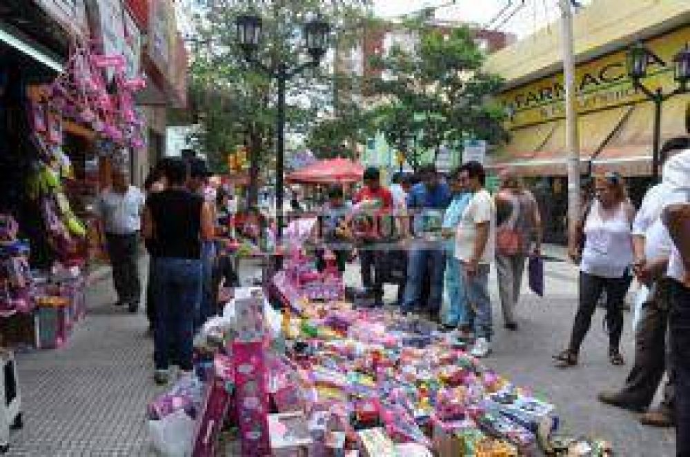 Bajas ventas en la peatonal por invasi�n de vendedores ambulantes