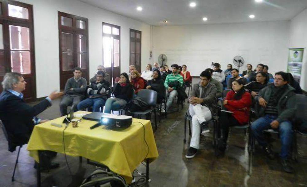 Funcionarios municipales se forman en el tratamiento de adicciones