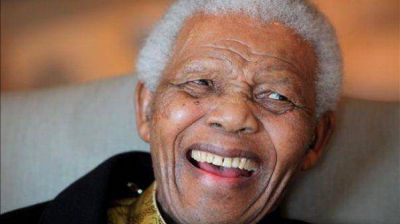 Nelson Mandela comienza a mejorar y hoy cumple 95 a�os