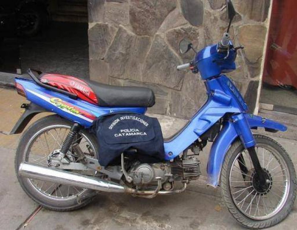 Encuentran motocicleta robada en un descampado