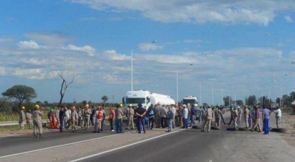 Empleados de Indunor cortaron la ruta por el reclamo salarial