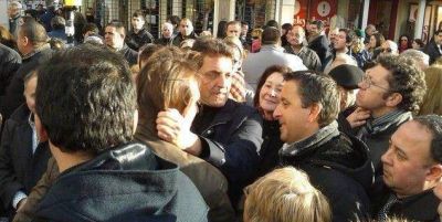 Sergio Massa en plena campa�a por las calles marplatenses