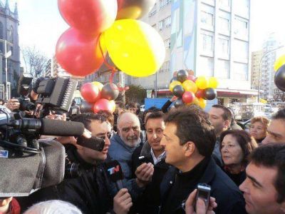 Massa y sus candidatos recorrieron el centro marplatense