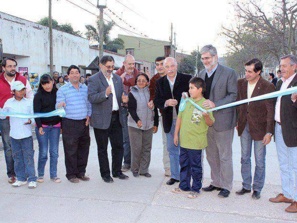Nuevo tramo de pavimento en avenida Flor de Pago