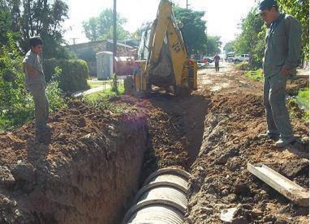 Realizan obras de entubamiento en el Arroyo Pedraza