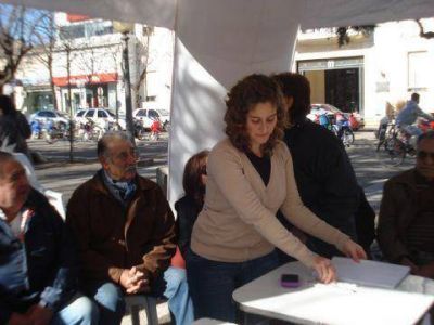 Marta Hacha: �Estamos yendo barrio por barrio, casa por casa�