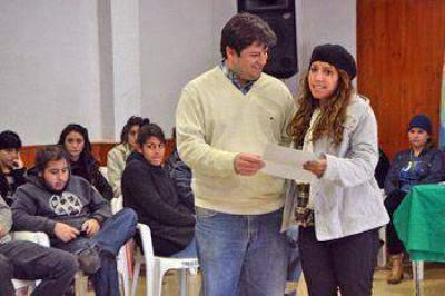 Entregaron diplomas a los beneficiarios del �J�venes con m�s y mejor trabajo�