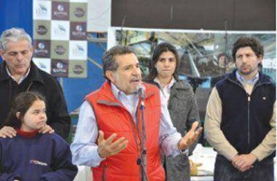 Beder Herrera recorri� en Chepes la empresa Cerdo de los Llanos