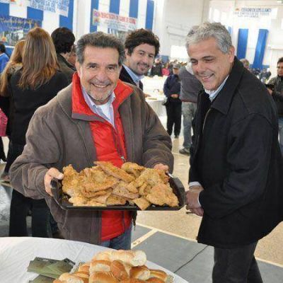 Beder particip� de degustaci�n de variedad de platos con carne porcina en Los Llanos
