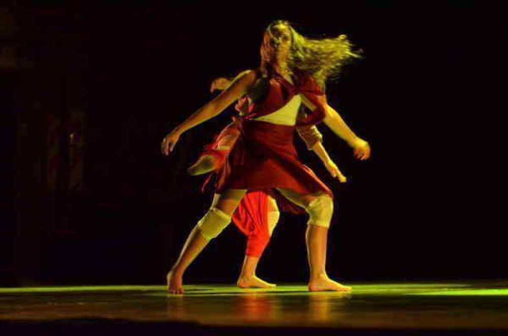 LA TERCERA EDICI�N DEL DANZAAZUL CONTIN�A DESPLEGANDO TALENTOS ART�STICOS PARA DISFRUTAR