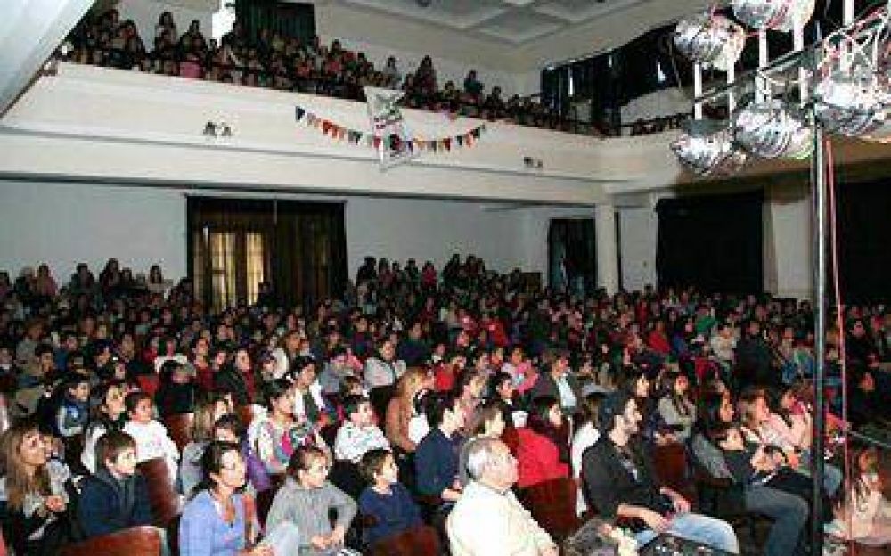 Con talleres y espect�culos, sigue adelante Vacaciones en Zapatillas	