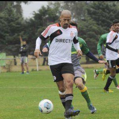 Ver�n oficializ� su vuelta al f�tbol: firm� y don� el dinero a las juveniles