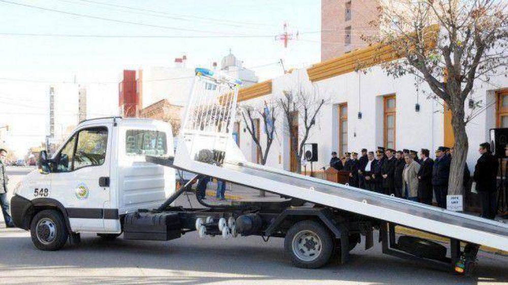 Provincia entreg� veh�culo para la Polic�a del Chubut