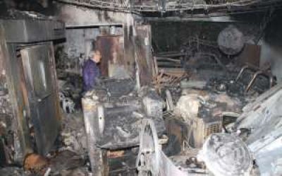 P�rdidas millonarias en una casa por un voraz incendio