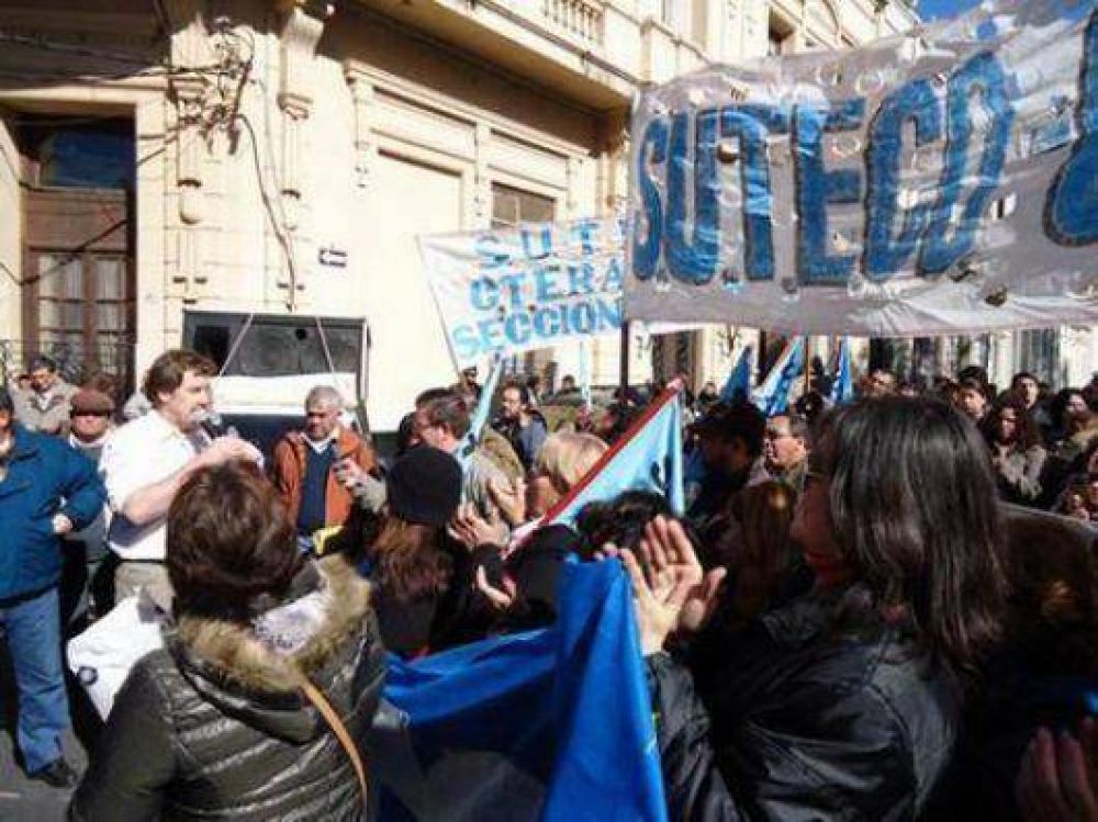 Suteco no ir� al paro pero har� clases p�blicas como protesta