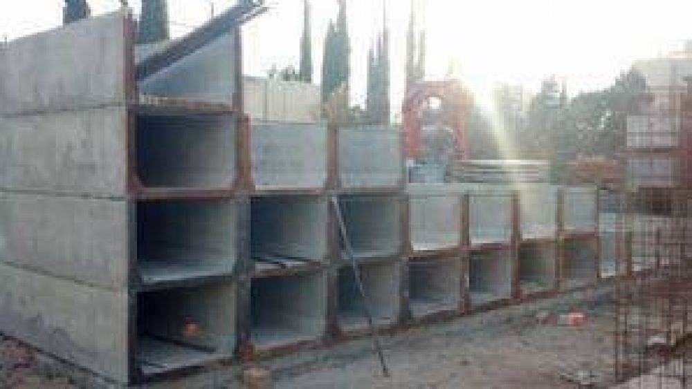 Construyen 48 nuevos nichos en el Cementerio Central