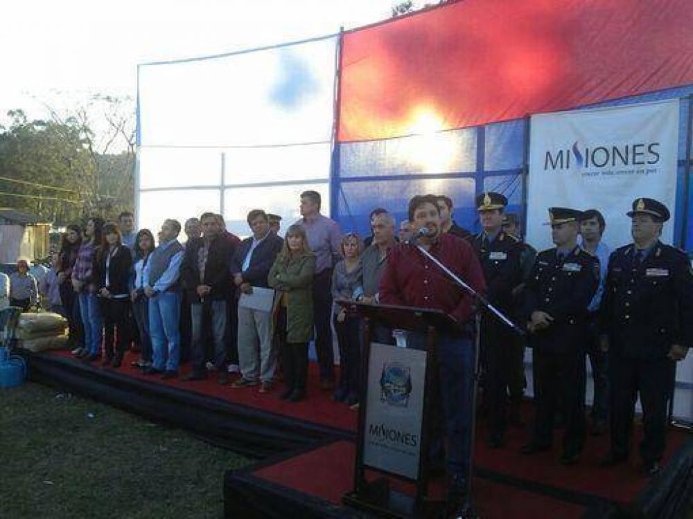 Closs inaugur� electrificaci�n rural en Colonia Piray