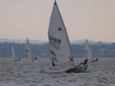El Yacht Club Posadas vibra con el Campeonato Mercosur de Vela