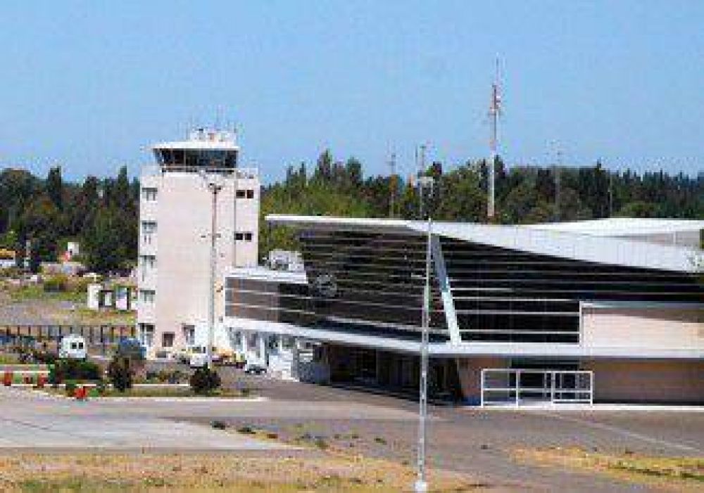 Aterriz� sin control porque el operador se qued� dormido 