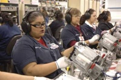Crece la cantidad de mujeres que trabajan en la industria en San Luis