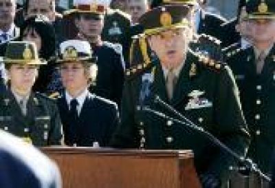 El general C�sar Milani ahora se present� ante la Justicia de Tucum�n