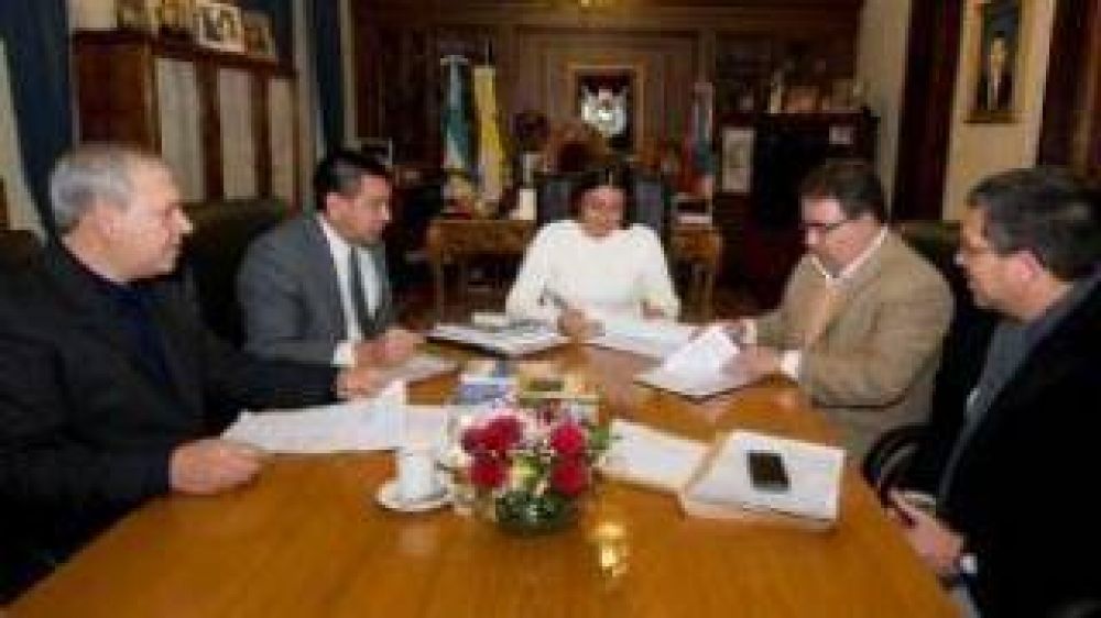 Corpacci firm� convenio para Licencias de Conducir