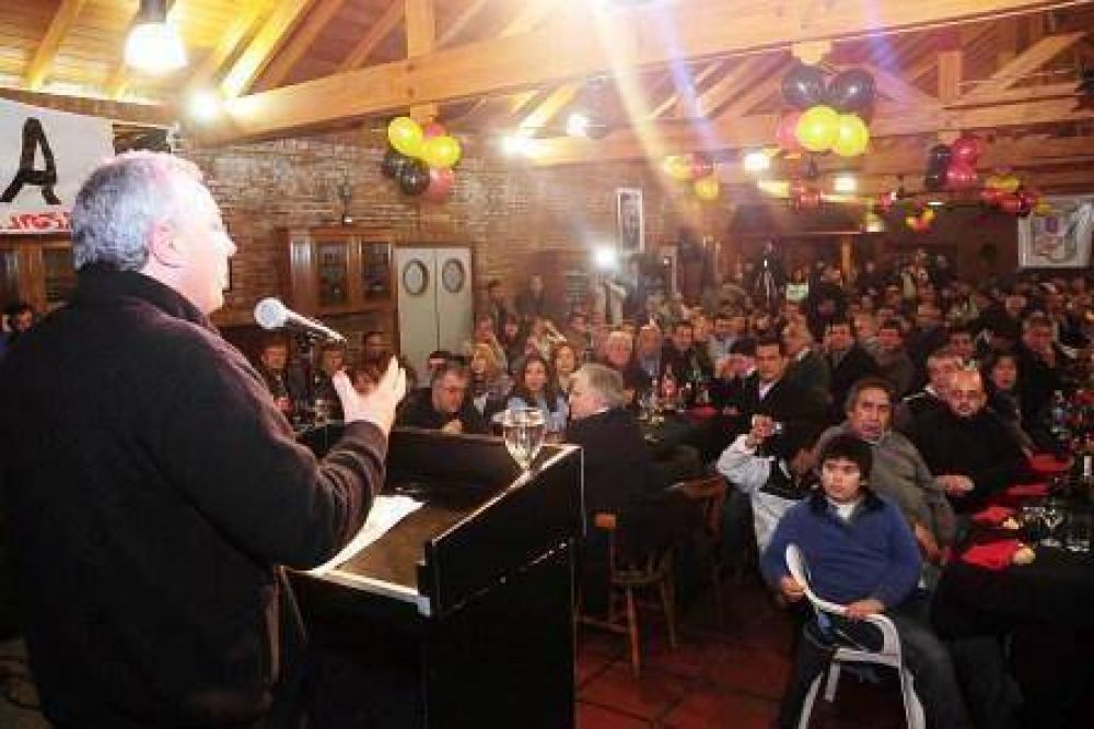 Masivo apoyo a la lista de Massa de organizaciones sindicales en Tigre 