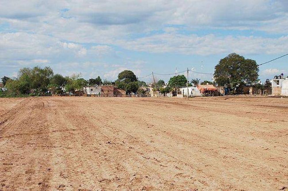Barrio Toba: se nivel� el terreno para comenzar la construcci�n de viviendas