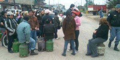 Corte de calle e insultos ante la inexistencia de gas