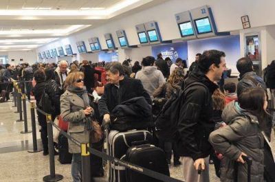 Aeroparque con mucho movimiento en el recambio de vacaciones