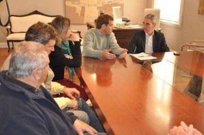El Intendente Mario Meoni firm� un convenio con la sociedad de fomento de los barrio Real, Moya y Jard�n