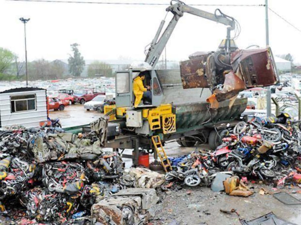 Compactar�n 600 autos y 1.300 motos que est�n en el corral�n