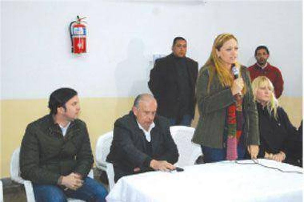 Madera y �lvarez compartieron jornada de trabajo en Chilecito