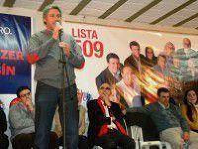 El Frente Progresista Cívico y Social, encabezado por Claudio Massaccesi, presentó sus candidatos en Saladillo