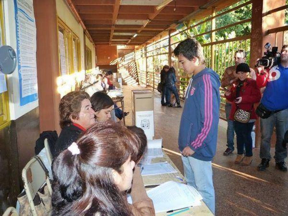 Comenzaron a notificar a las autoridades de mesa de las primarias