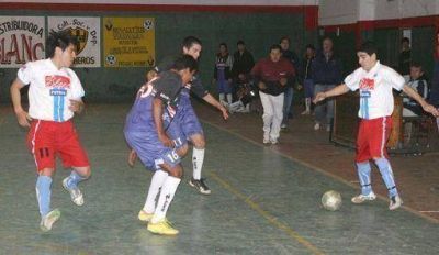 Torneo Apertura 2013 de la Asociaci�n Posade�a: con 52 puntos, Itap�a avanza a semifinal