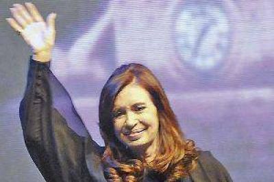 Cristina inaugura una casa para mujeres en homenaje a santiague�a