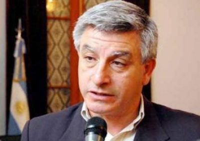 V�lez afirm� que no debe ser civil el Jefe de Polic�a y defendi� a Piccinini en sus denuncias sobre la droga
