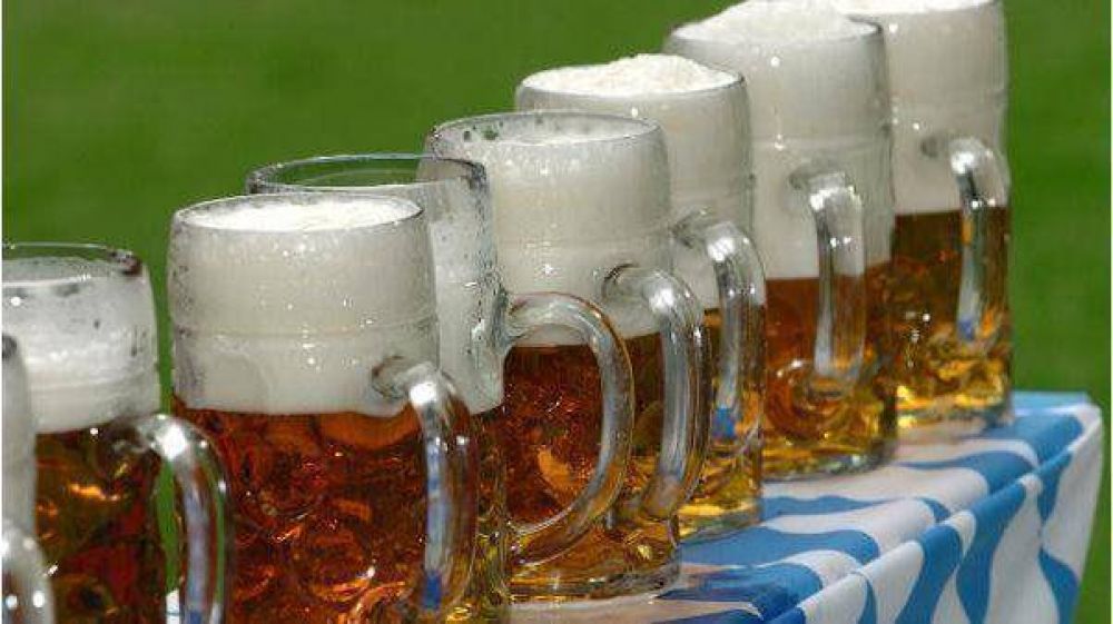 Tom� siete litros de cerveza, gan� el concurso y muri�
