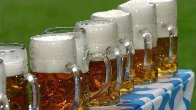 Tom� siete litros de cerveza, gan� el concurso y muri�