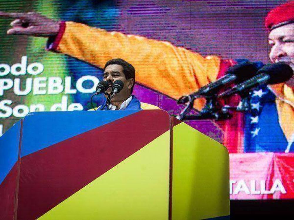 El ins�lito poema que Maduro le recit� a Ch�vez en un acto