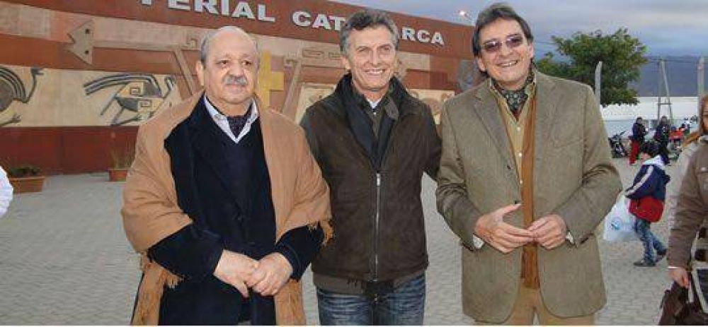 Macri con los pre candidatos del FCyS en el Poncho