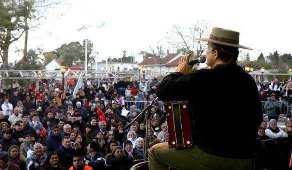 El Talar festej� sus 78 a�os con Daniel Agostini y Tarrag� Ros