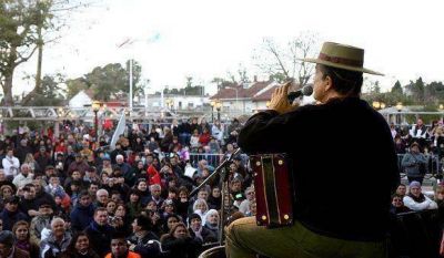 El Talar festej� sus 78 a�os con Daniel Agostini y Tarrag� Ros