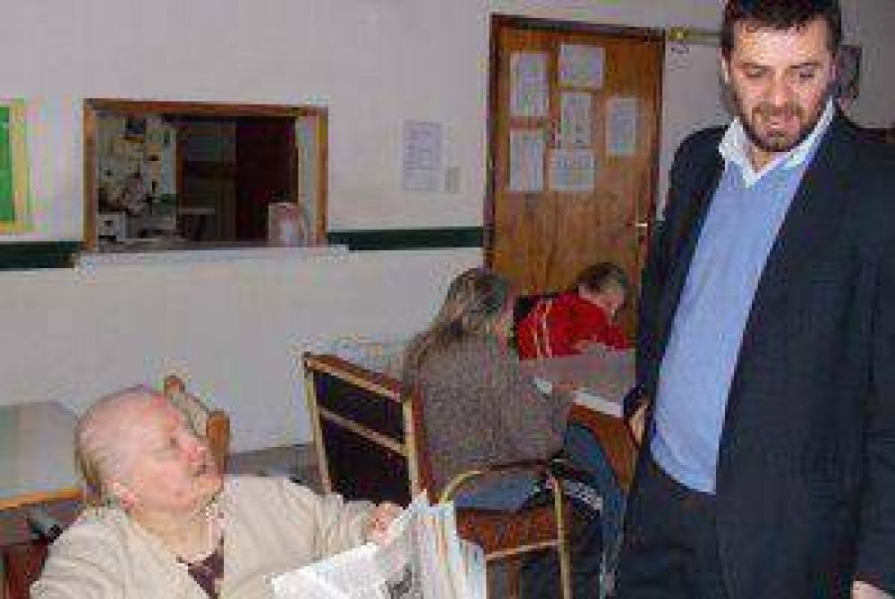  Autoridades del PAMI visitaron residencias de adultos mayores