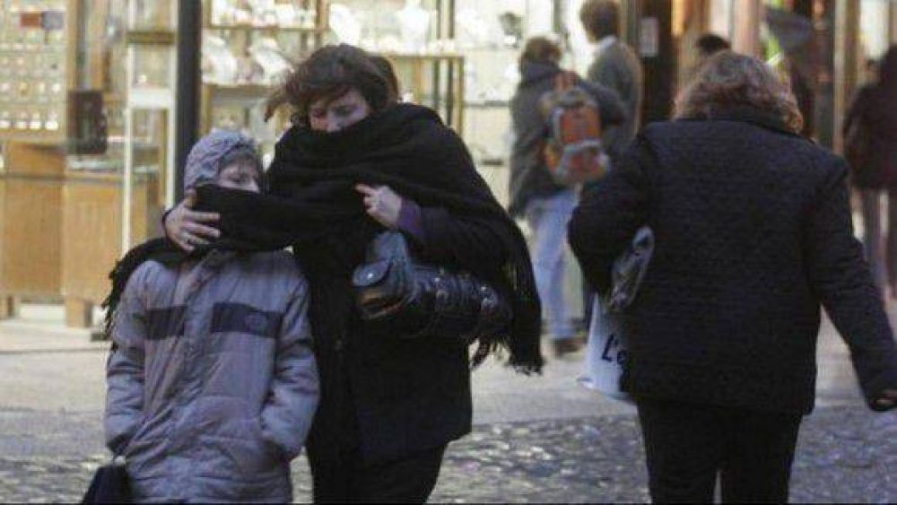Finalizan las vacaciones y llega con fuerza el invierno a Tucum�n