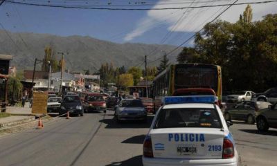 Como en una pel�cula, tres ladrones encerraron a 25 chicas para robar por m�s de cuatro horas