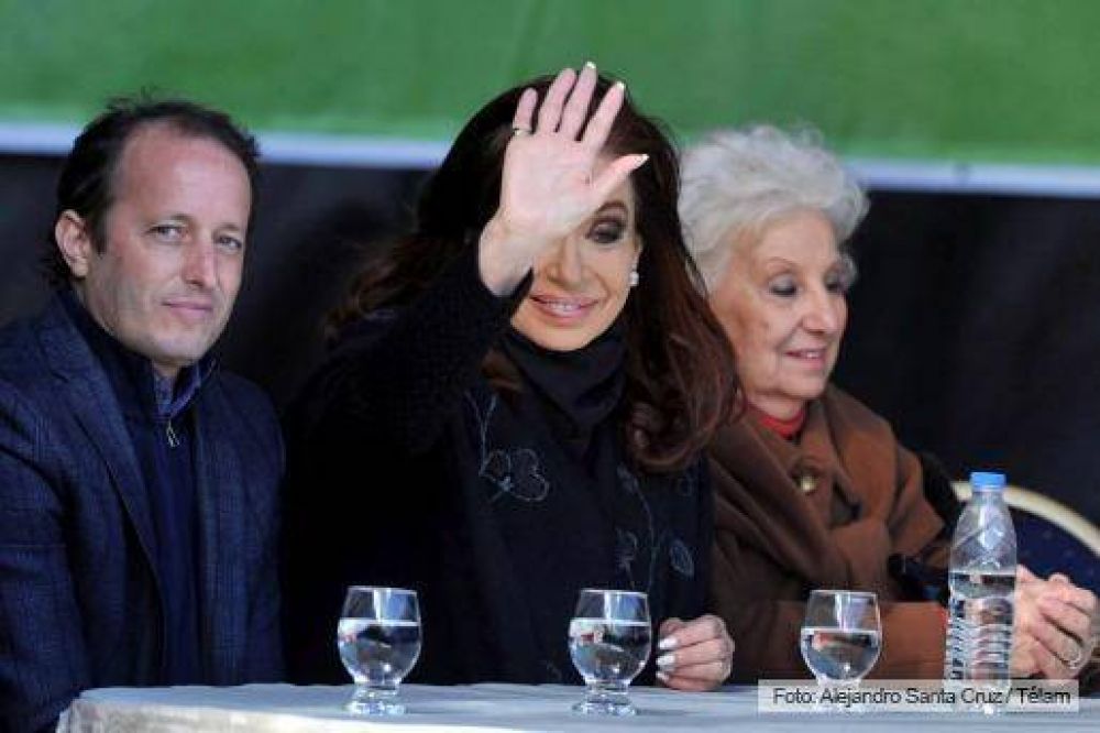 Cristina: "Los dem�s opinan y pontifican, nosotros hacemos"